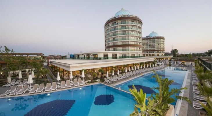 DREAM WORLD AQUA HOTEL